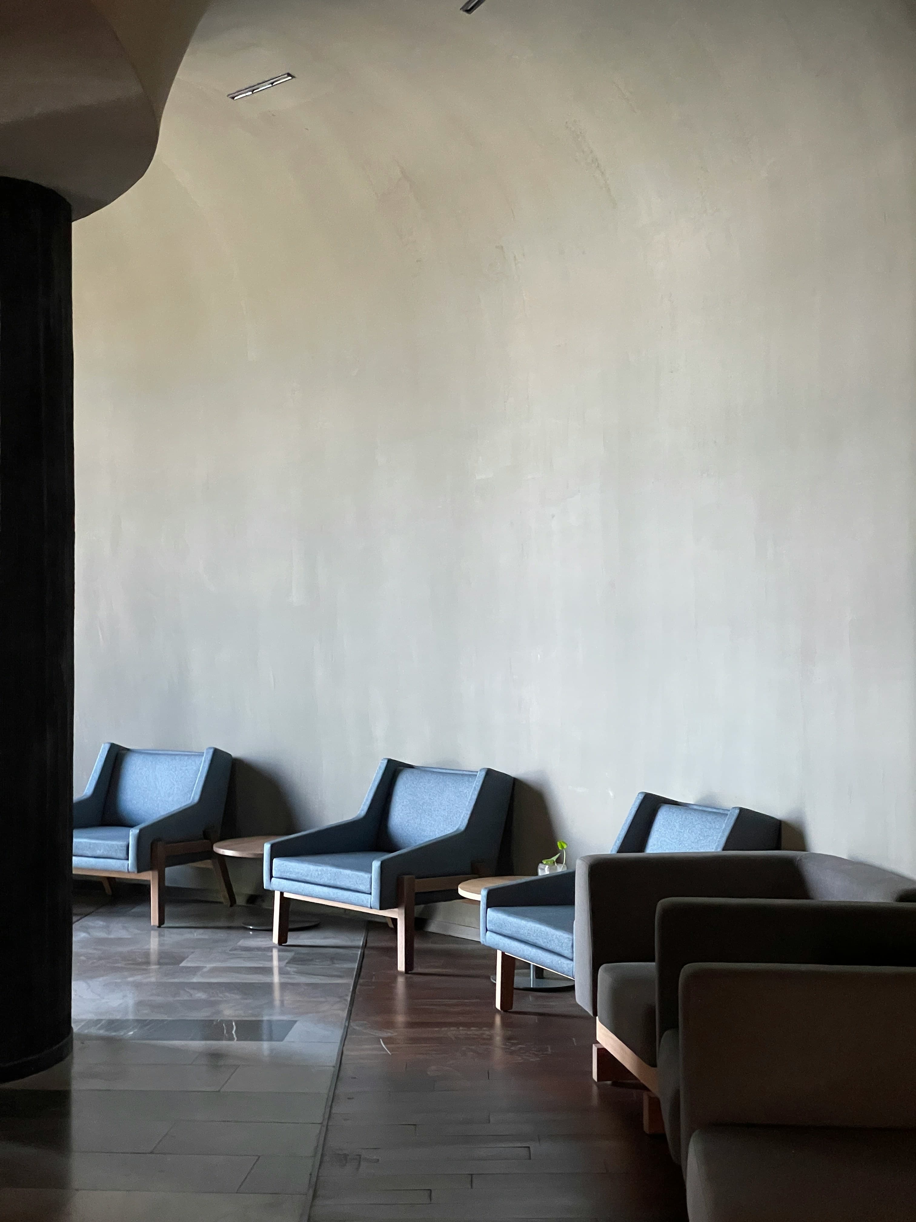 Hotel lounge with smooth plastered walls and curved ceiling